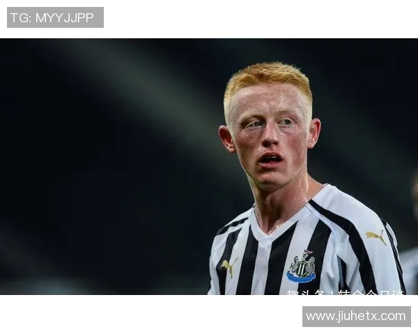 探索黑色足球明星的风采与成就，揭示他们在绿茵场上的传奇故事